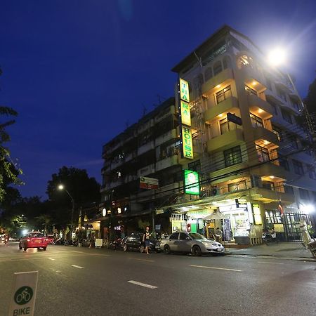 Thara House Hotel Bangkok Buitenkant foto