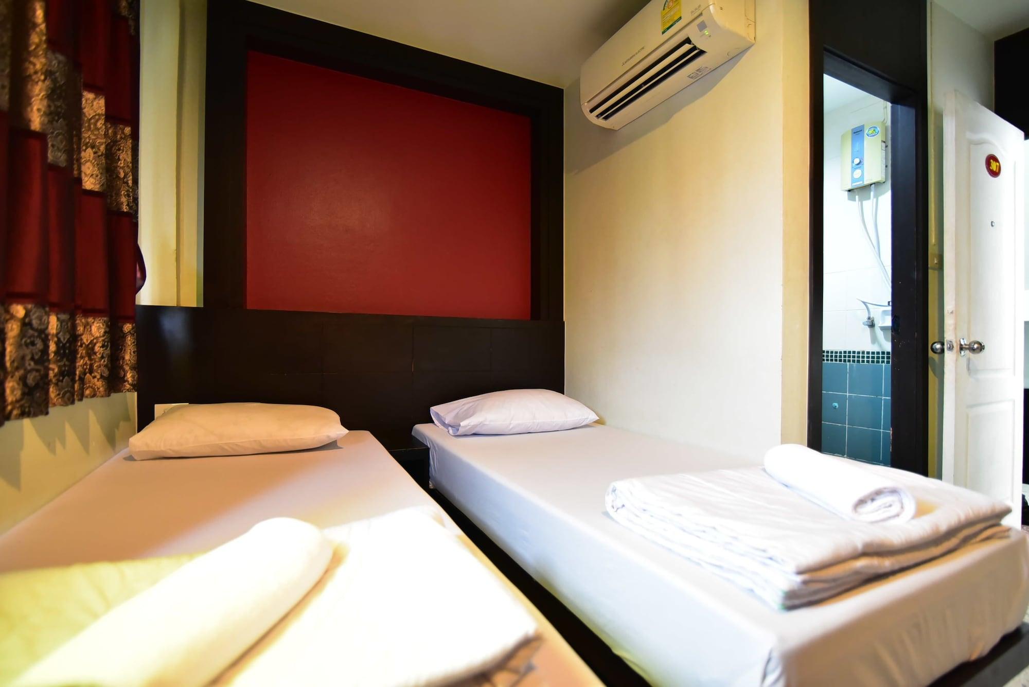 Thara House Hotel Bangkok Buitenkant foto
