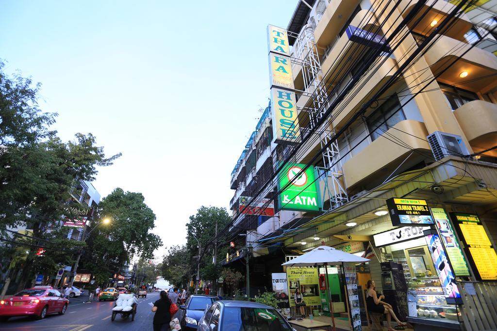 Thara House Hotel Bangkok Buitenkant foto
