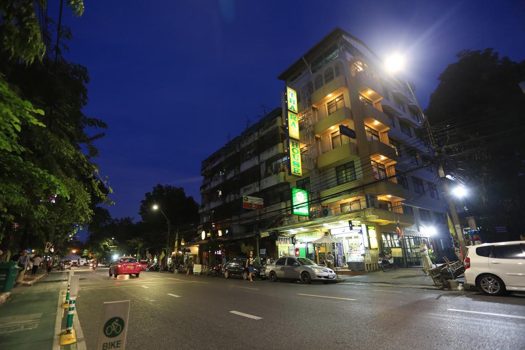 Thara House Hotel Bangkok Buitenkant foto