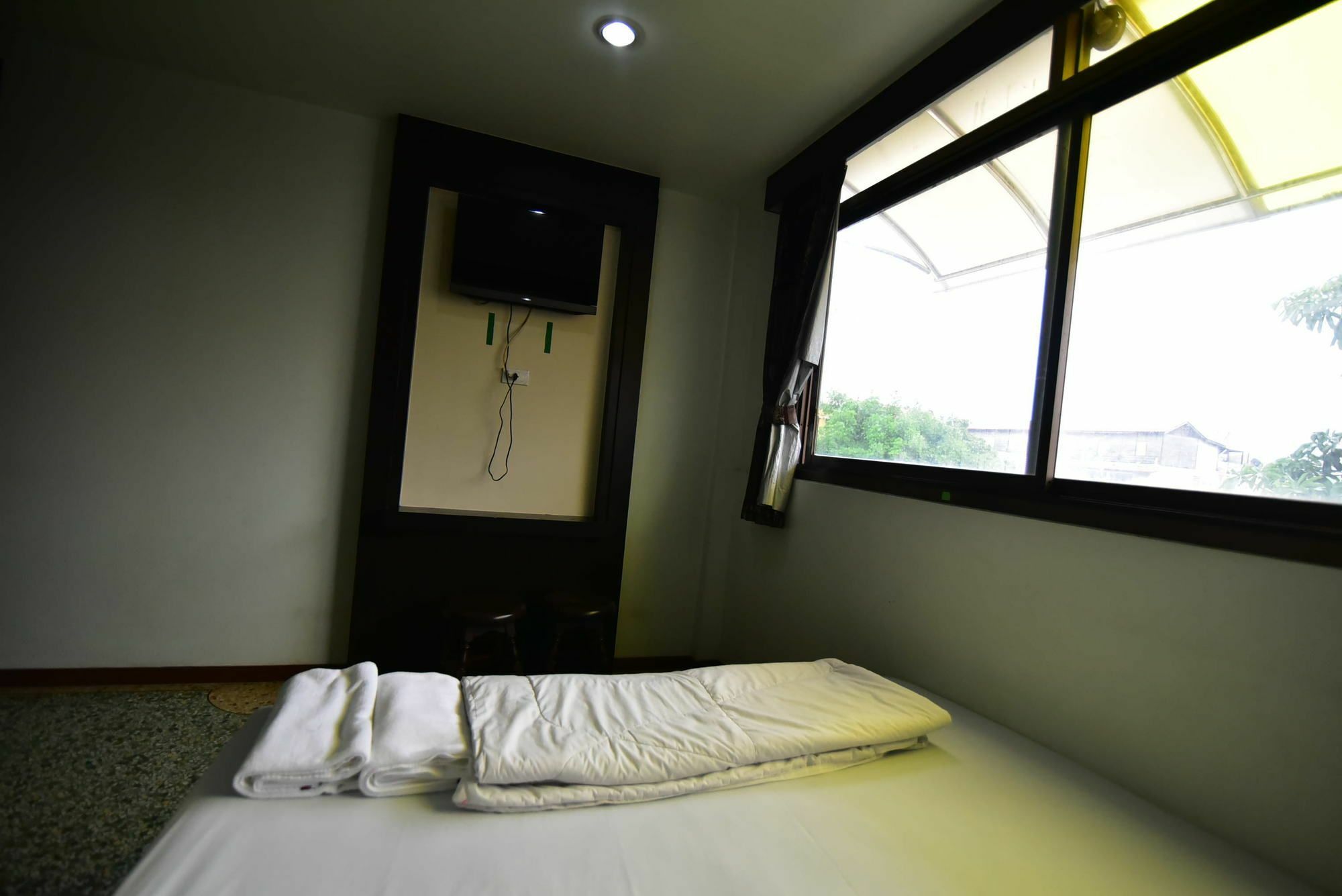 Thara House Hotel Bangkok Buitenkant foto