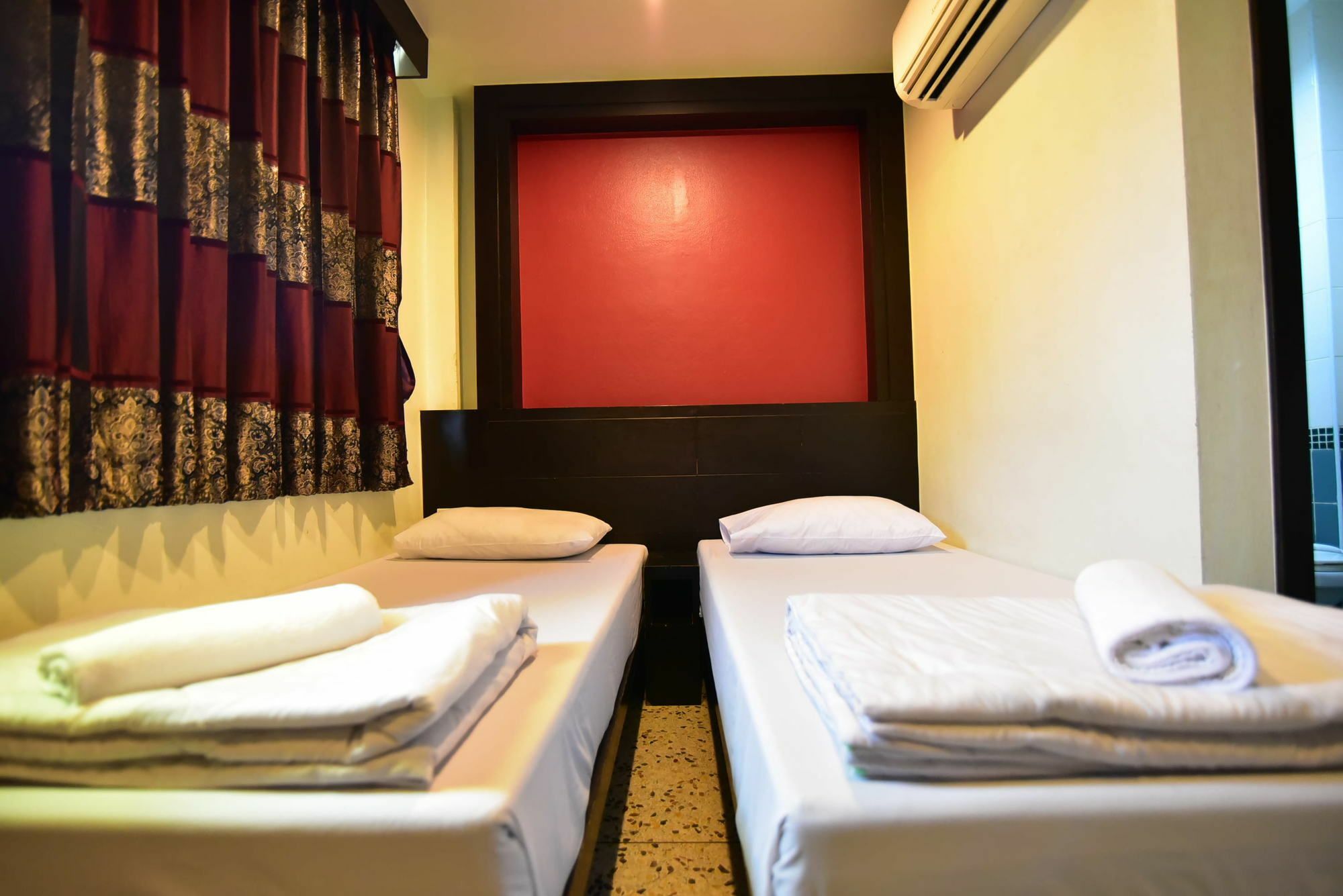 Thara House Hotel Bangkok Buitenkant foto